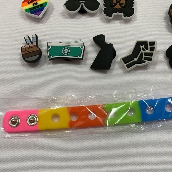 Multicolor Bracelet with 20pc pop on decor- can also be used on Crocs shoes - Picture 4 of 6